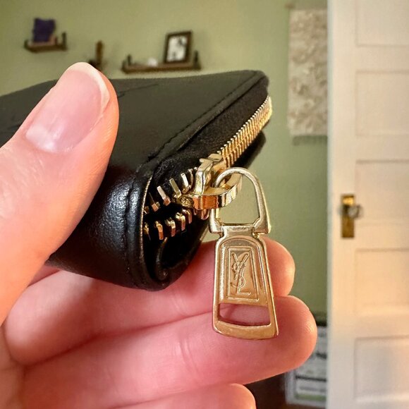 Authentic Yves Saint Laurent (YSL) Leather Compact Zip Wallet Black - GREAT COND - Picture 2 of 5